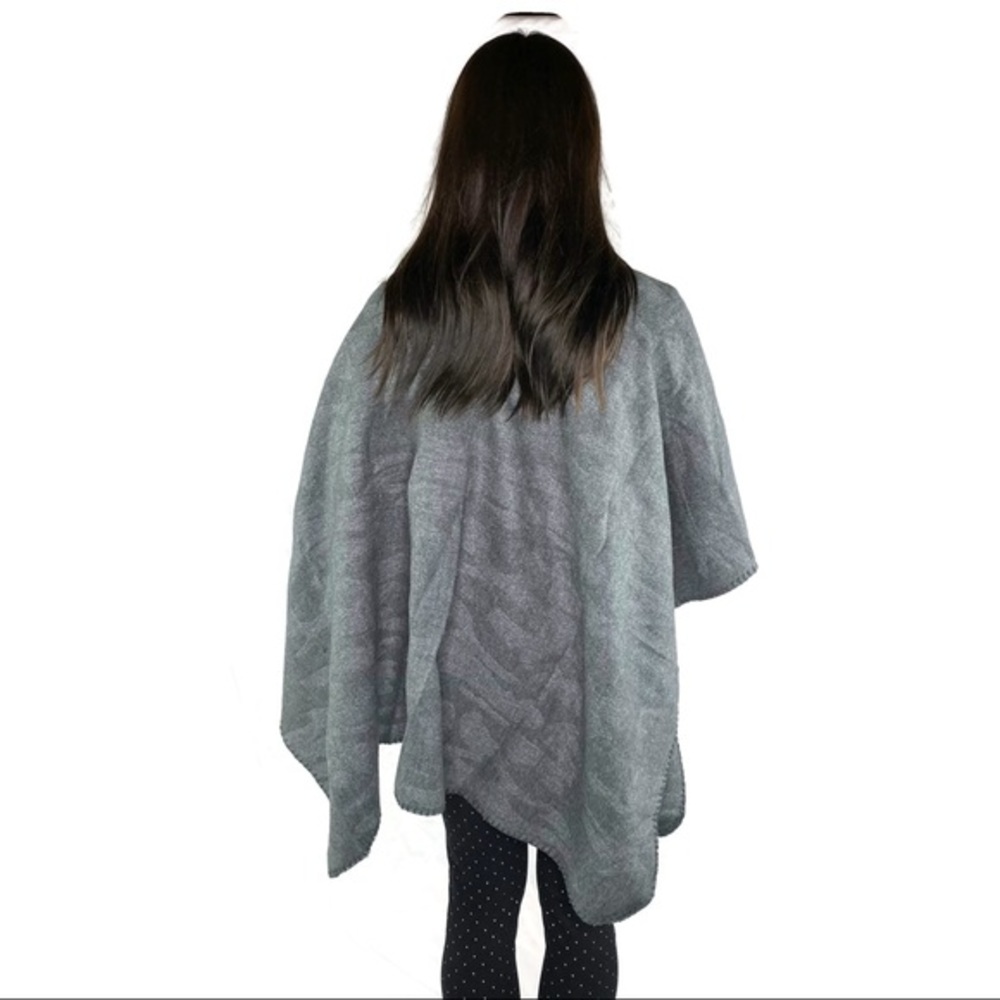 Woolrich Soft Gray Wrap W/Blanket stitching One SZ - Picture 4 of 6